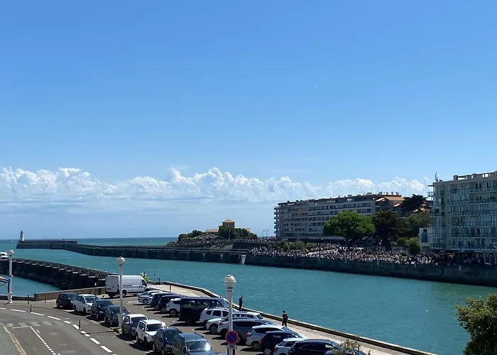 Vue Panoramique Mer Et Chenal Meme De La Chambre 50M2 Refait A Neuf Situation Ideale En Option Garage Ferme Prive