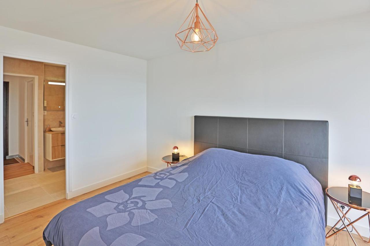 Vue Panoramique: Seaside Retreat With Panoramic Views
