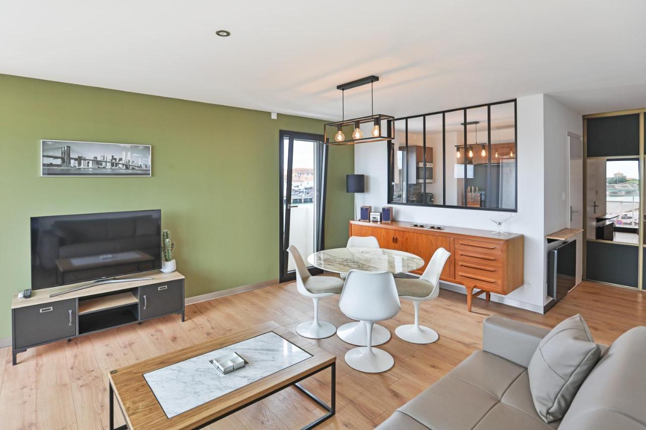 Vue Panoramique: Seaside Retreat With Panoramic Views Apartment