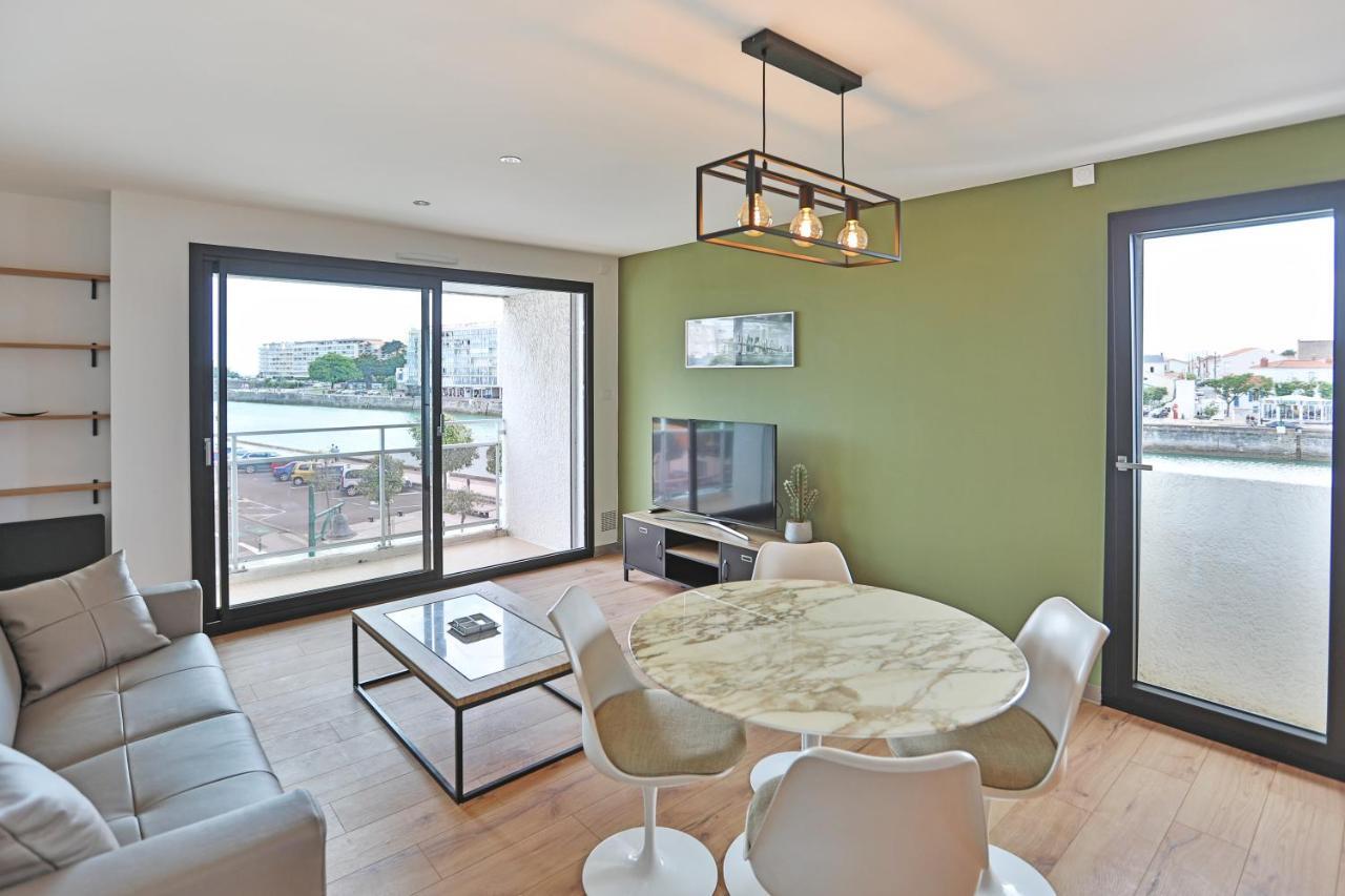 Vue Panoramique: Seaside Retreat With Panoramic Views *